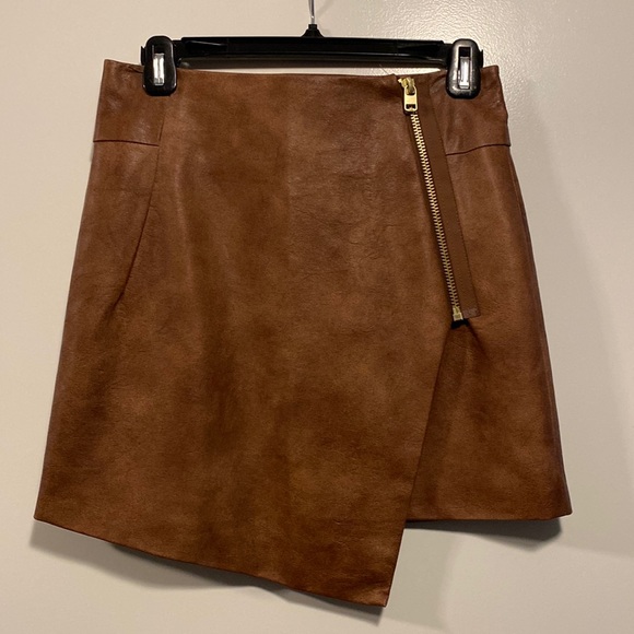 Faux leather skirt never been worn size 4 - Picture 1 of 1